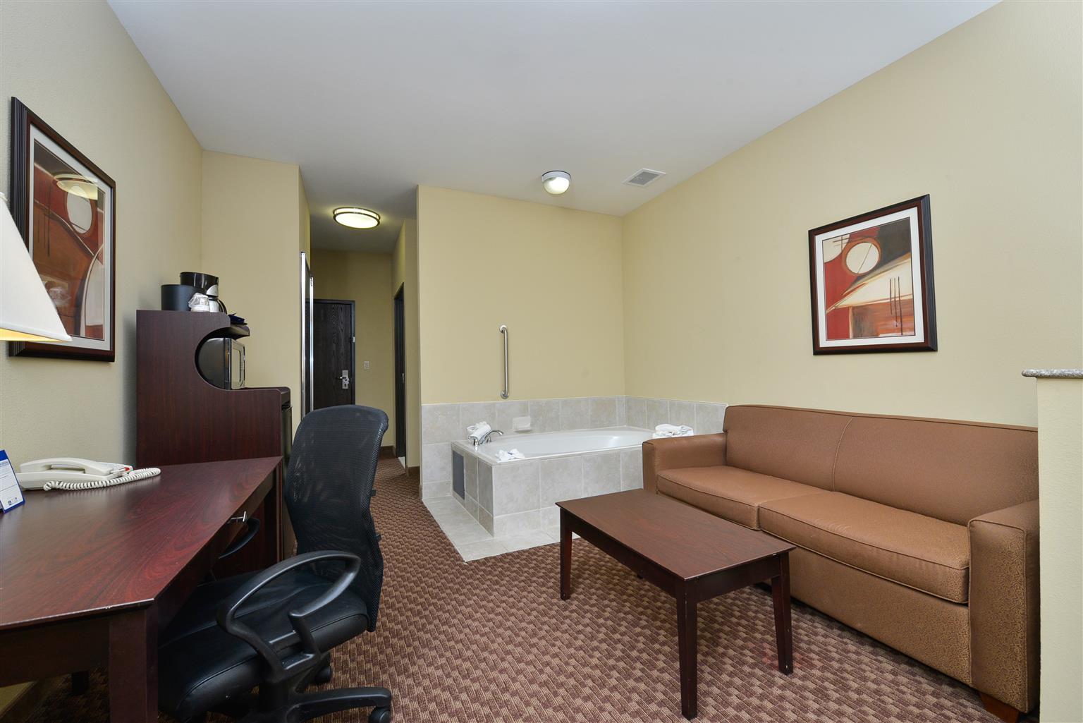 Best Western Plus Burleson Inn & Suites Екстер'єр фото