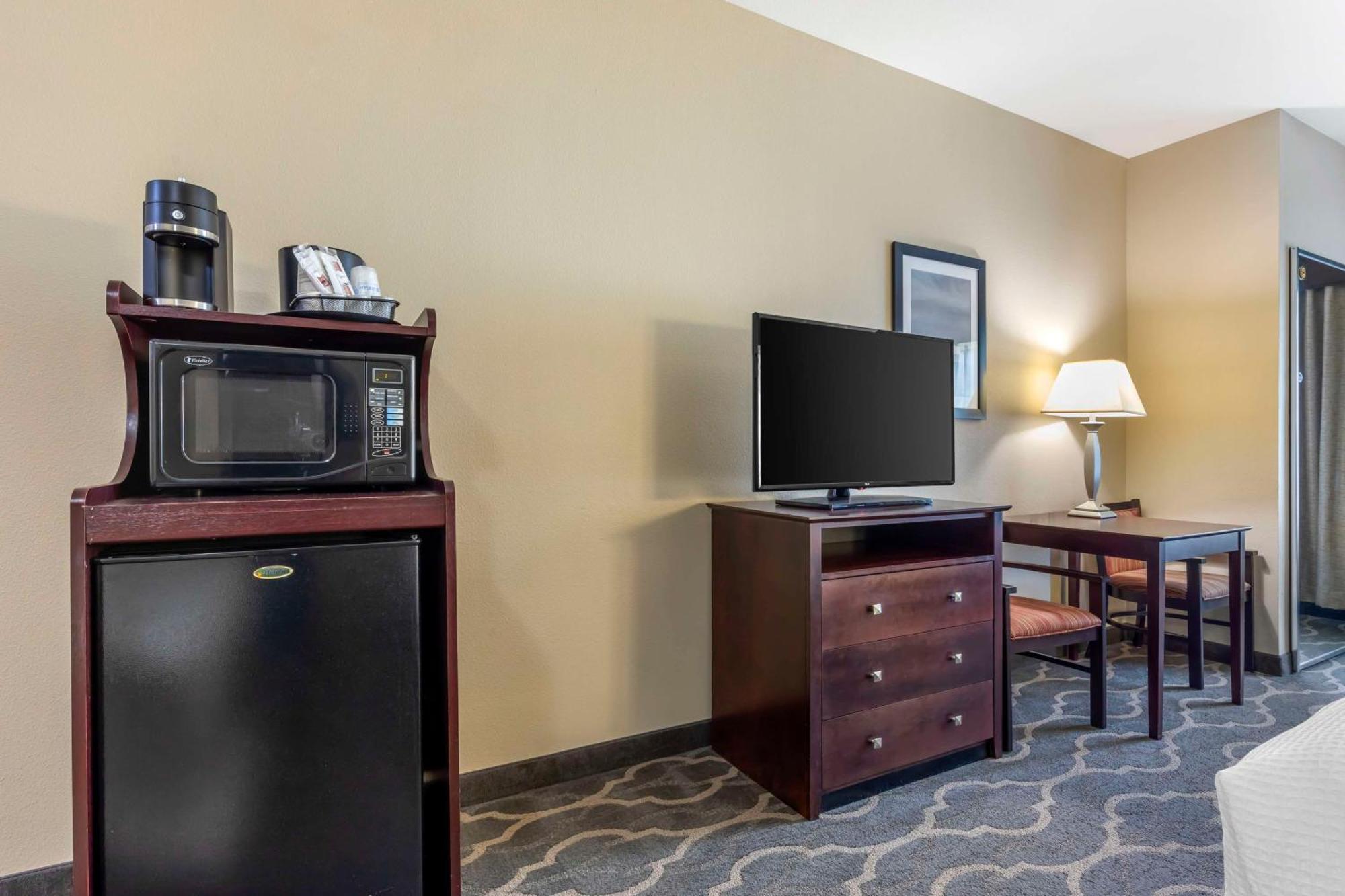 Best Western Plus Burleson Inn & Suites Екстер'єр фото