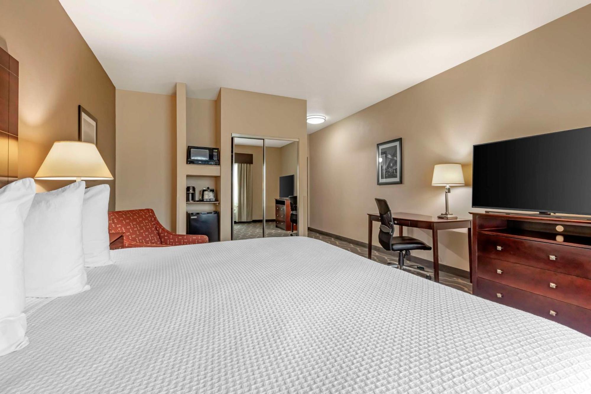 Best Western Plus Burleson Inn & Suites Екстер'єр фото
