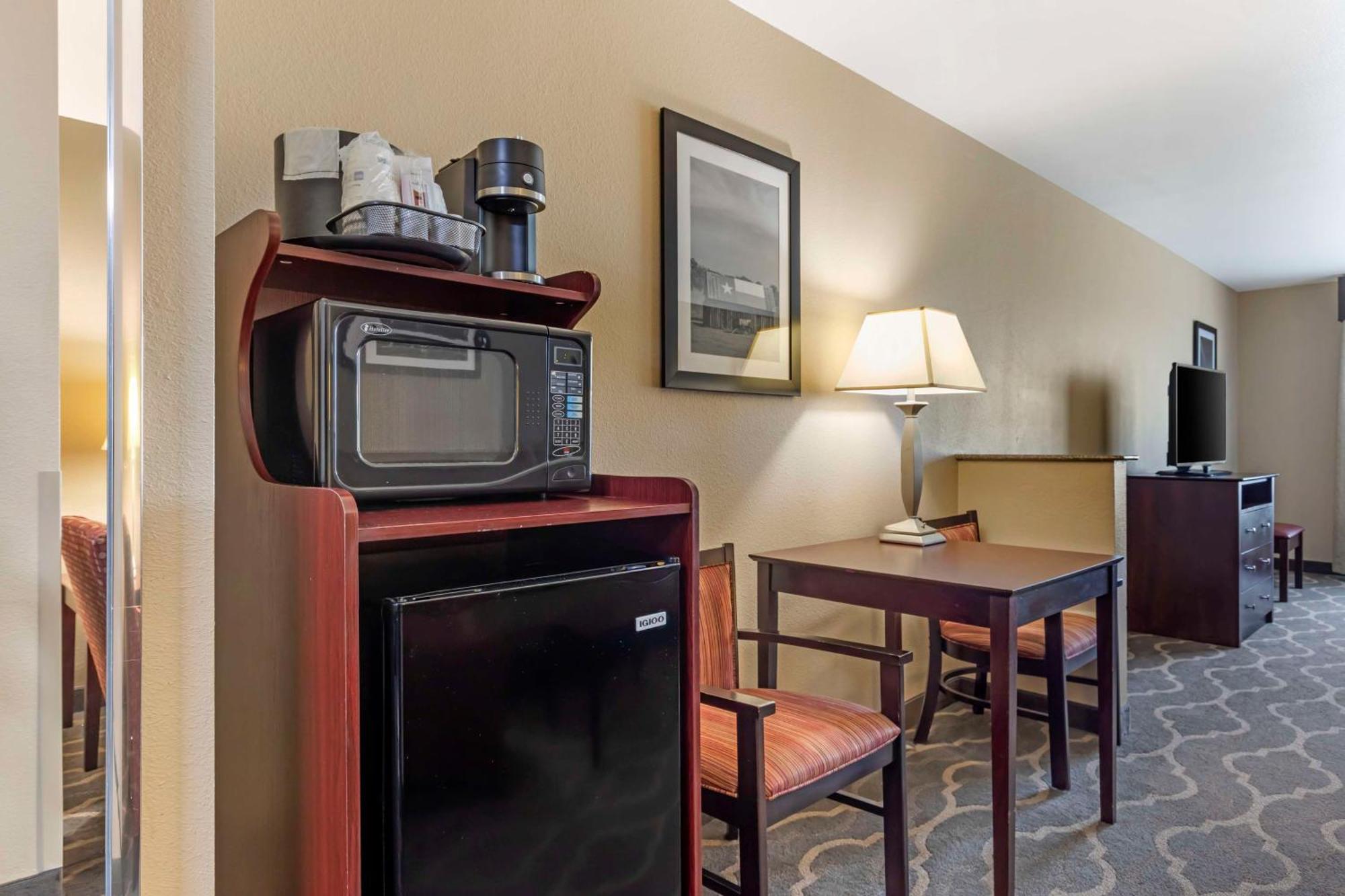Best Western Plus Burleson Inn & Suites Екстер'єр фото