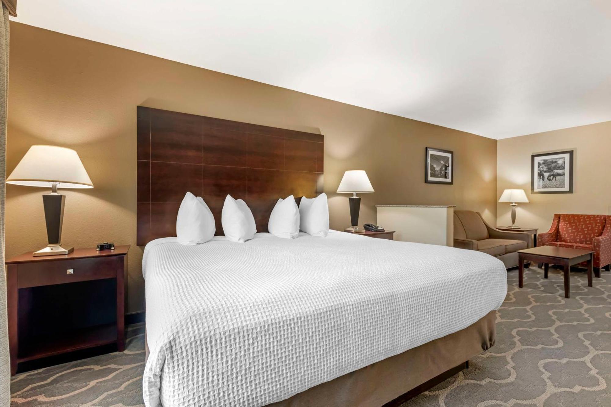 Best Western Plus Burleson Inn & Suites Екстер'єр фото