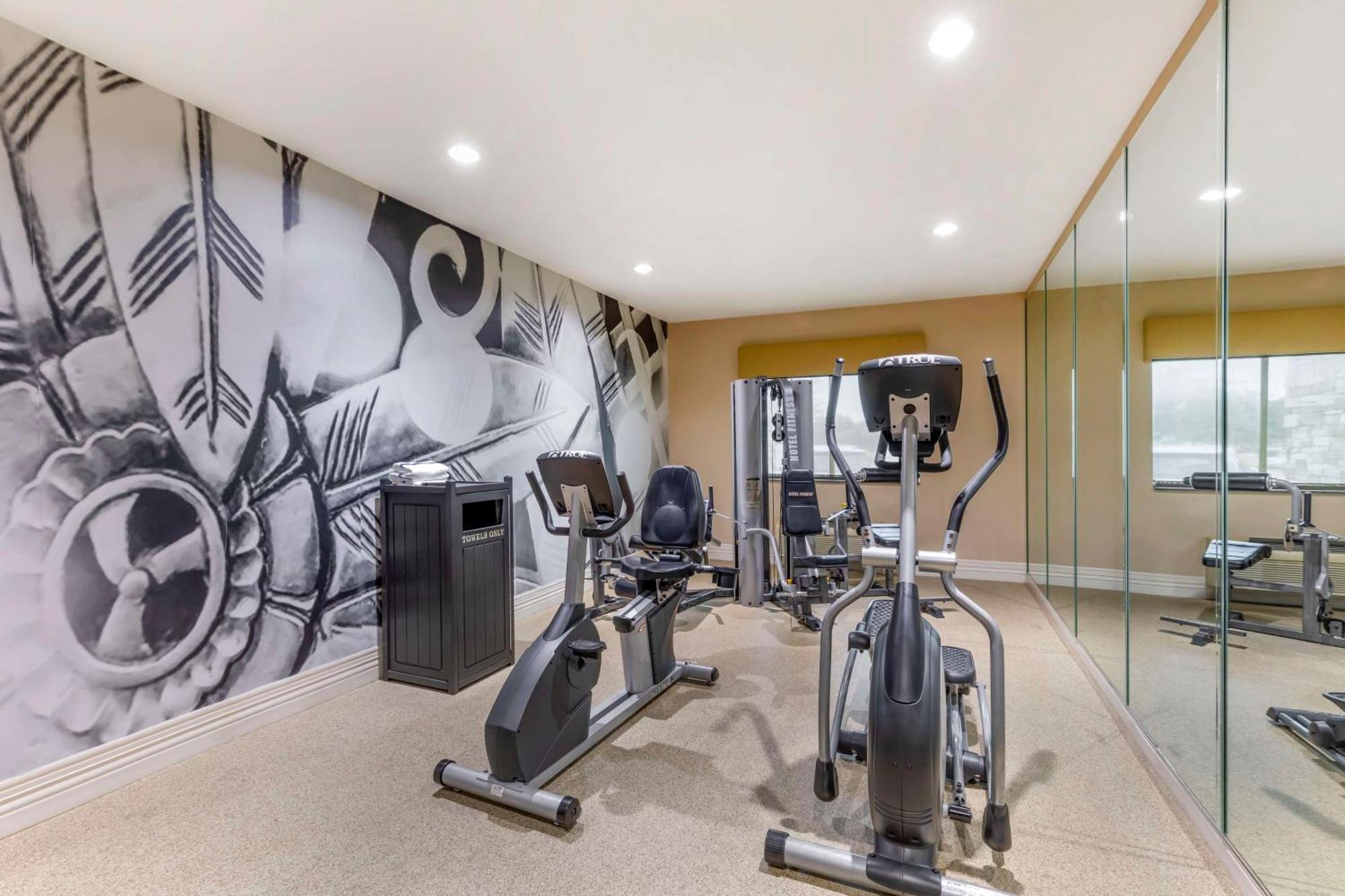 Best Western Plus Burleson Inn & Suites Екстер'єр фото
