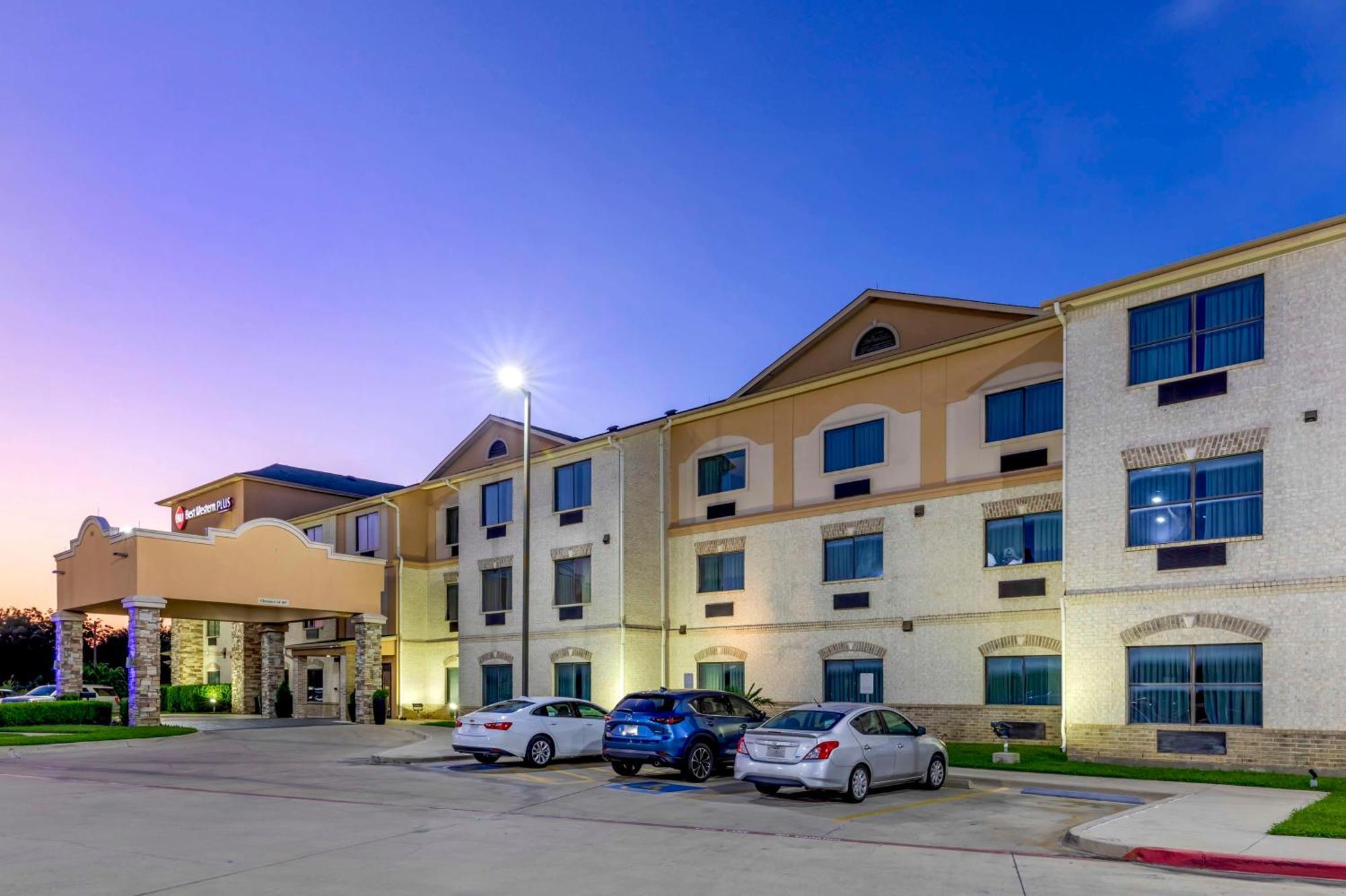 Best Western Plus Burleson Inn & Suites Екстер'єр фото